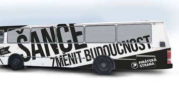 Piráti zahájili tour volebního autobusu budoucnosti. 12.8.2020 zastaví i ve Vizovicích!